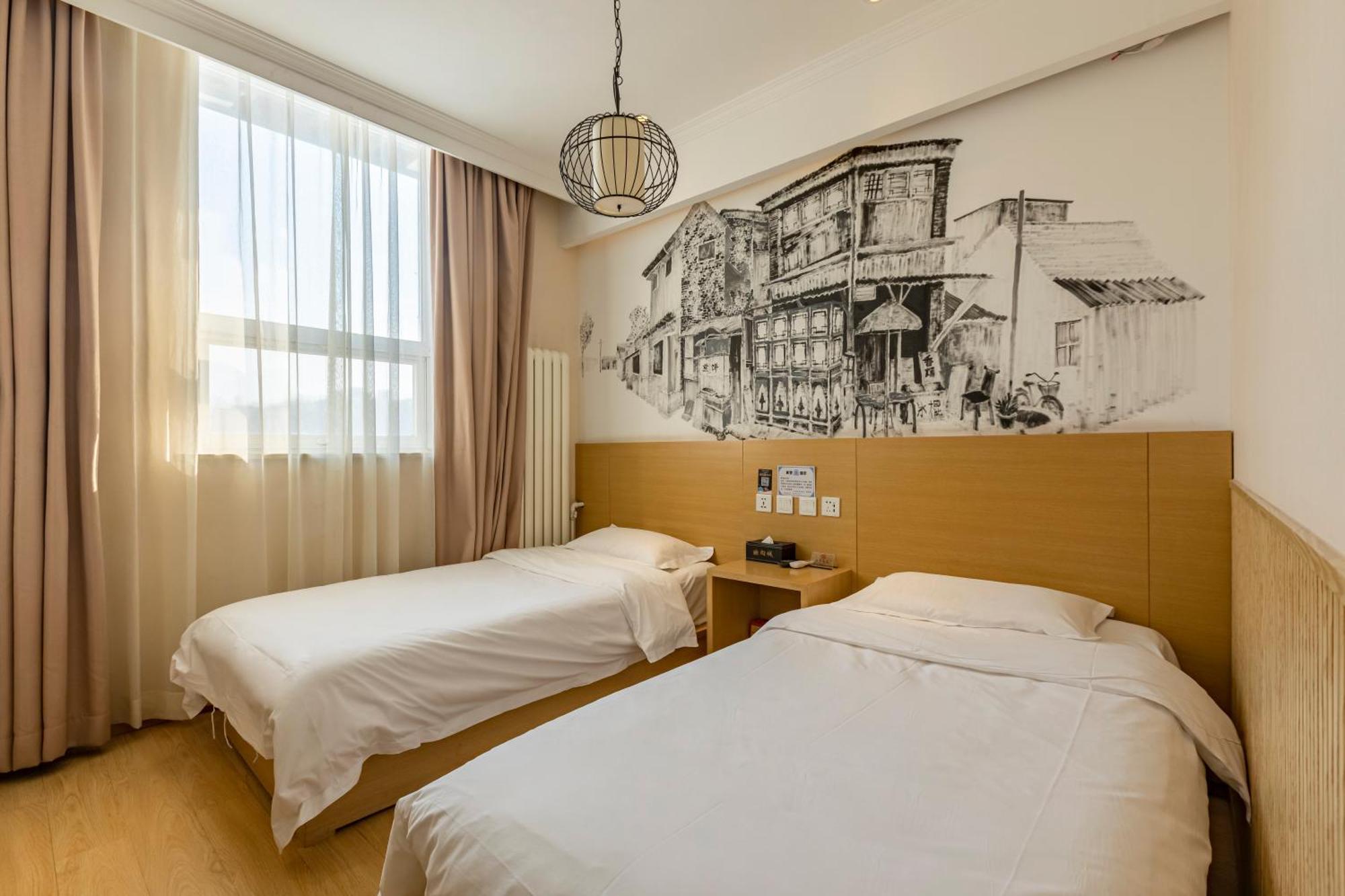 Happy Dragon Alley Hotel-In The City Center With Big Window&Free Coffe Laundry Fluent English Speaking,Tourist Attractions Ticket Service&Food Recommendation,Near Tian Anmen Forbiddencity,Near Lama Temple,Easy To Walk To Nanluoalley&Shichahai Beijing Exterior photo