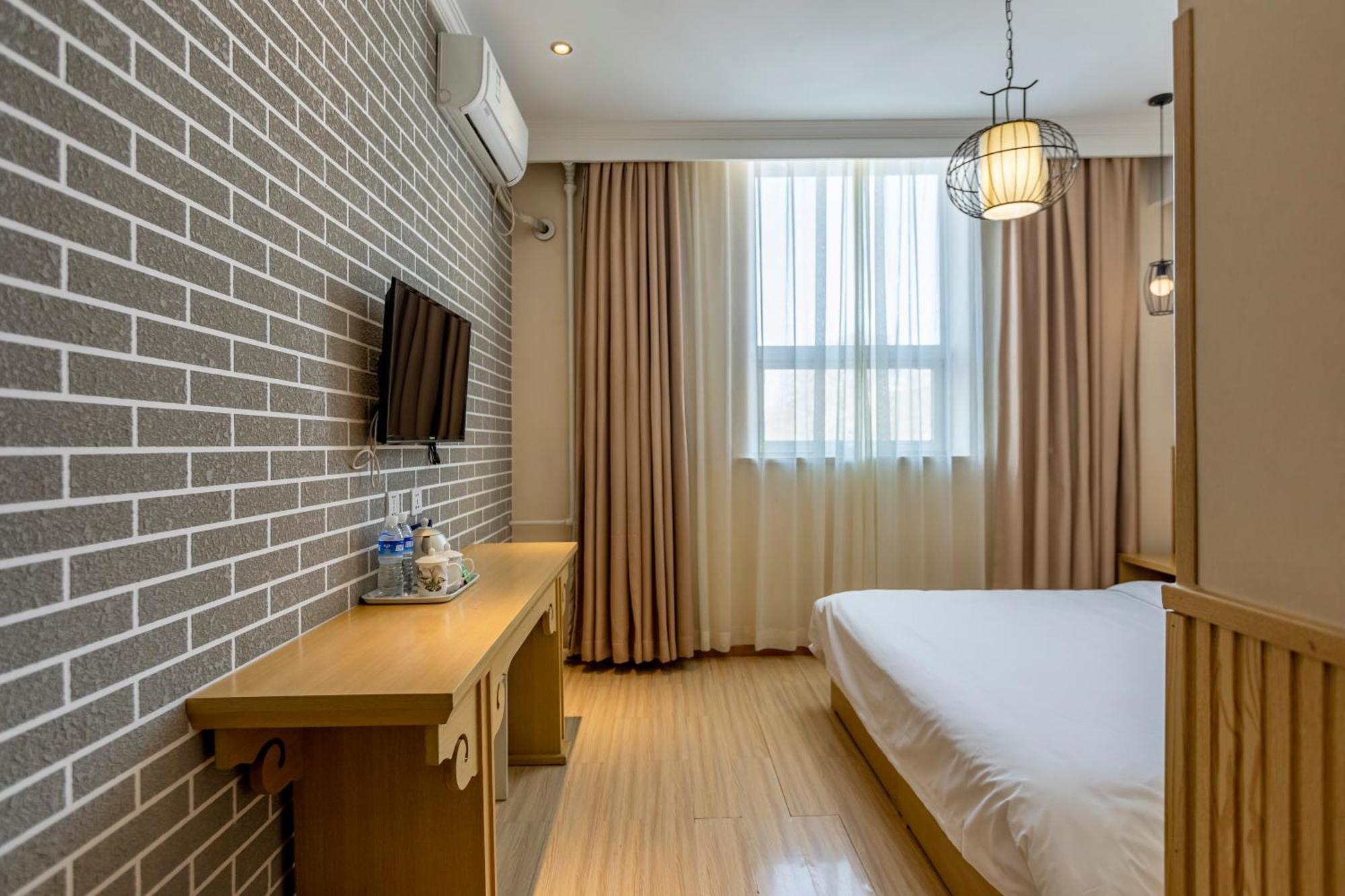 Happy Dragon Alley Hotel-In The City Center With Big Window&Free Coffe Laundry Fluent English Speaking,Tourist Attractions Ticket Service&Food Recommendation,Near Tian Anmen Forbiddencity,Near Lama Temple,Easy To Walk To Nanluoalley&Shichahai Beijing Exterior photo