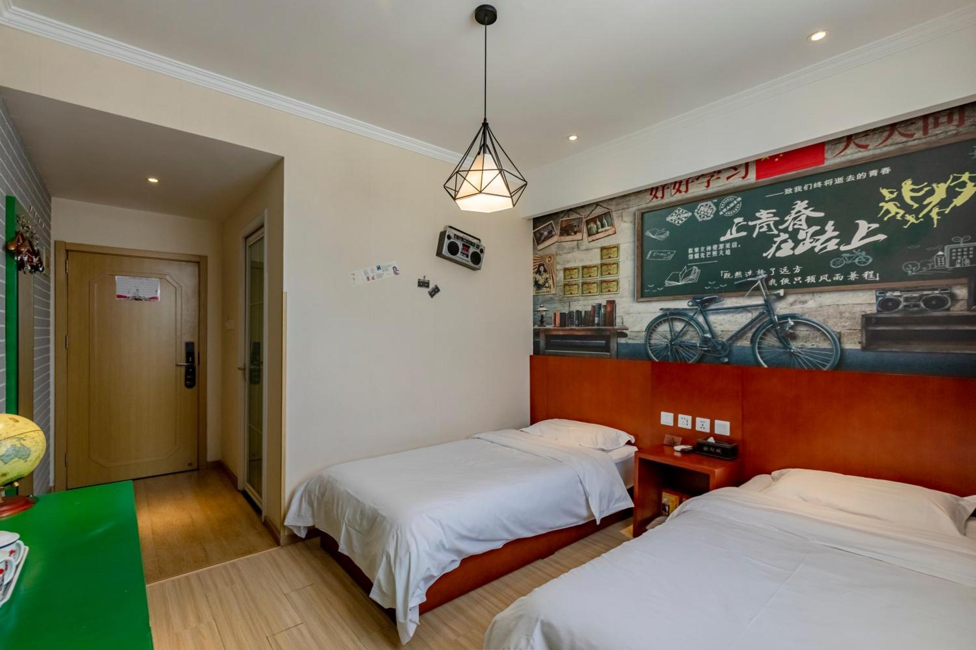 Happy Dragon Alley Hotel-In The City Center With Big Window&Free Coffe Laundry Fluent English Speaking,Tourist Attractions Ticket Service&Food Recommendation,Near Tian Anmen Forbiddencity,Near Lama Temple,Easy To Walk To Nanluoalley&Shichahai Beijing Exterior photo