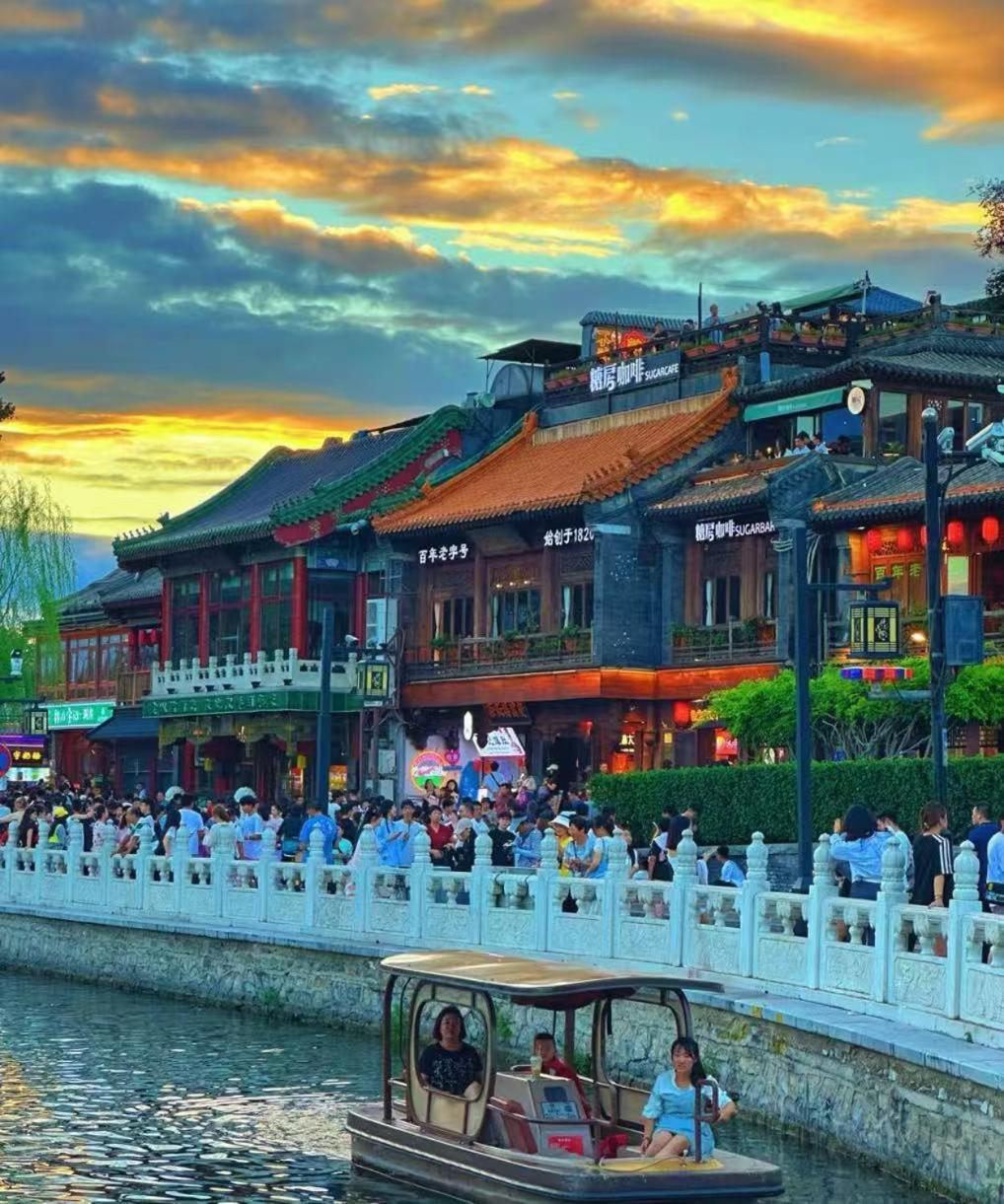 Happy Dragon Alley Hotel-In The City Center With Big Window&Free Coffe Laundry Fluent English Speaking,Tourist Attractions Ticket Service&Food Recommendation,Near Tian Anmen Forbiddencity,Near Lama Temple,Easy To Walk To Nanluoalley&Shichahai Beijing Exterior photo