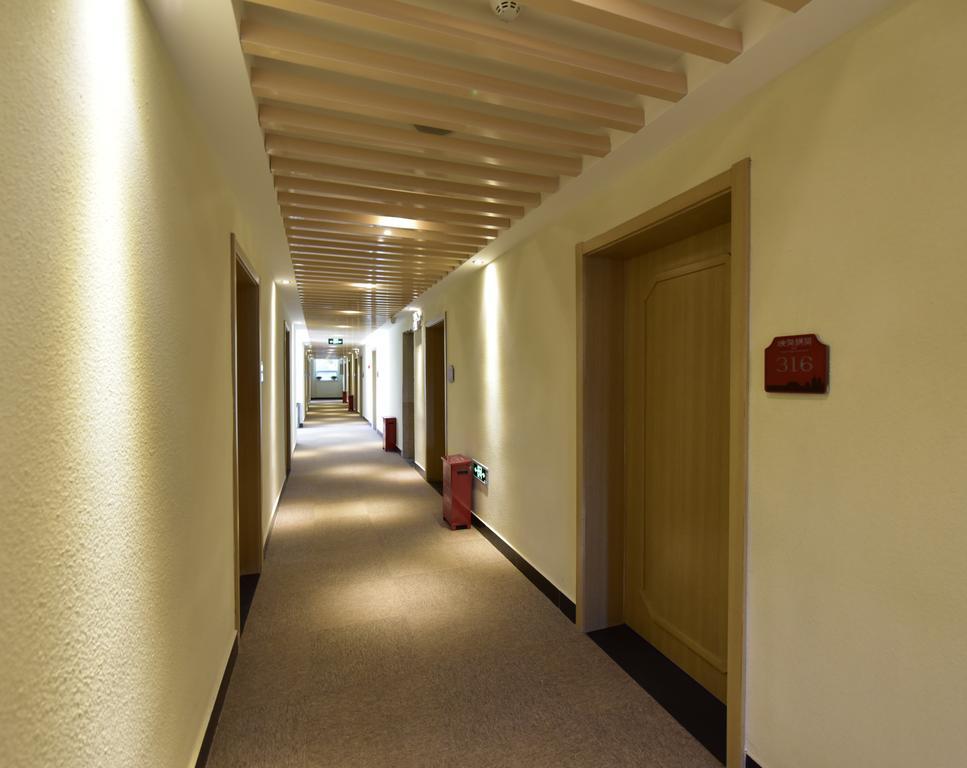Happy Dragon Alley Hotel-In The City Center With Big Window&Free Coffe Laundry Fluent English Speaking,Tourist Attractions Ticket Service&Food Recommendation,Near Tian Anmen Forbiddencity,Near Lama Temple,Easy To Walk To Nanluoalley&Shichahai Beijing Exterior photo