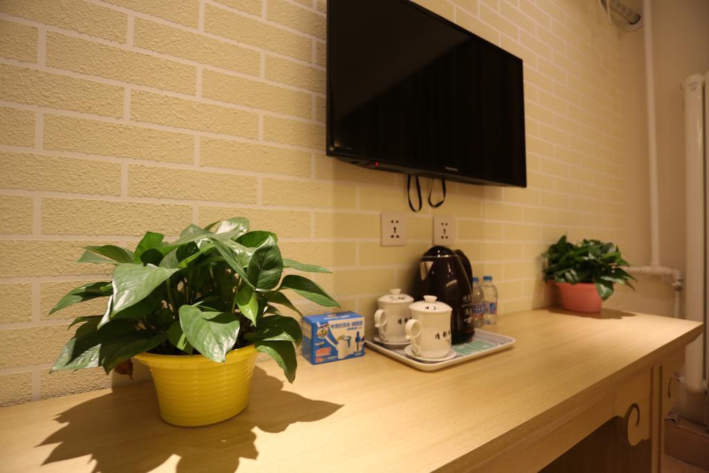 Happy Dragon Alley Hotel-In The City Center With Big Window&Free Coffe Laundry Fluent English Speaking,Tourist Attractions Ticket Service&Food Recommendation,Near Tian Anmen Forbiddencity,Near Lama Temple,Easy To Walk To Nanluoalley&Shichahai Beijing Exterior photo