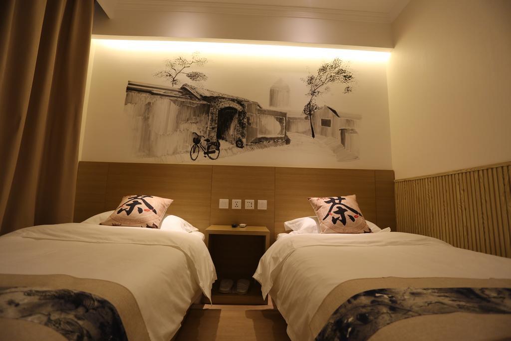 Happy Dragon Alley Hotel-In The City Center With Big Window&Free Coffe Laundry Fluent English Speaking,Tourist Attractions Ticket Service&Food Recommendation,Near Tian Anmen Forbiddencity,Near Lama Temple,Easy To Walk To Nanluoalley&Shichahai Beijing Exterior photo